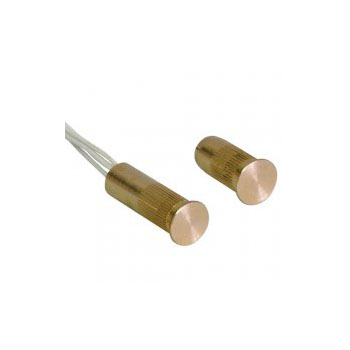 Contatto magnetico in ottone ad elevata resistenza meccanica per montaggio ad </br>incasso negli infissi. Grazie all'utilizzo di potenti magneti alle terre rare la</br> parte magnetica ha una lunghezza molto ridotta per poter essere montata su </br>serramenti a bassa sezione. Adatto per il montaggio su infissi di alluminio, </br>legno, PVC e in genere infissi di materiale non ferromagnetico (il montaggio su </br>infissi in ferro riduce sensibilmente la distanza di intervento). Viene montato </br>a pressione in un foro di 8 mm di diametro. La parte reed contiene una ampolla </br>reed incapsulata ermeticamente con resina poliuretanica insieme ad un loop di </br>tamper per ridurre le possibilità di effrazione. Disponibili versioni con </br>contatto NC, con contatto NC-NA (in scambio) e con cavo di diverse lunghezze. La</br> connessione è a 4 fili (2 fili contatto NC con magnete vicino e 2 fili per </br>tamper) o a 5 fili nel caso di ampolla in scambio (3 fili contatti ampolla  2 </br>fili per tamper). Con l'apposito kit, a richiesta, è possibile l'installazione a</br> vista.</br>
