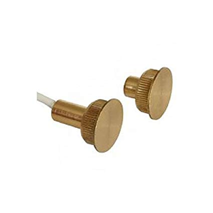 Contatto magnetico in ottone per montaggio ad incasso negli infissi. E' adatto </br>all'installazione su qualsiasi tipo di infisso anche di materiale ferromagnetico</br> (ferro), infatti, grazie alla particolare zigrinatura si incastra perfettamente</br> dove necessario. Tipiche applicazioni sono: porte blindate, porte e portoni in </br>ferro. Viene montato a pressione in un foro di 20 mm di diametro. La parte reed </br>contiene una ampolla reed incapsulata ermeticamente con resina epossidica </br>insieme ad un loop di tamper per ridurre le possibilità di effrazione. </br>Disponibile versione con contatto NC. La connessione è a fili.</br>