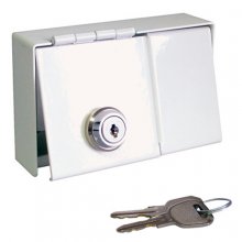 Protezione meccanica per inseritori elettrici. Si installa facilmente a </br>protezione di inseritori elettronici tipo Magic" Bticino. Coperchio munito di </br>antimanomissione, predisposto per lasciare libero accesso a un eventuale </br>pulsante o altro elemento accoppiato all'inseritore elettrico. Materiale: </br>acciaio con verniciatura epossidica bianca. Serratura a chiave, contatto reed </br>NC. Coppia di chiavi fornita in dotazione. 491-T</br>