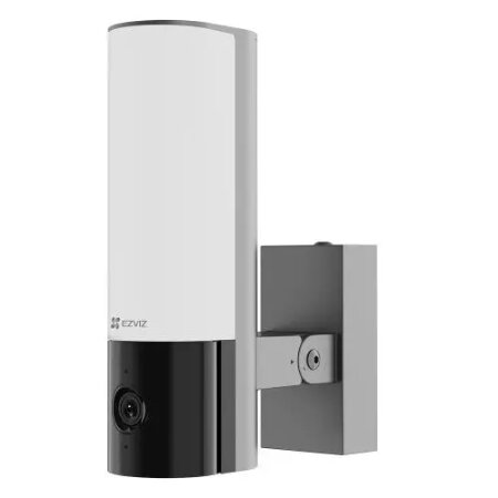Soluzione di sicurezza per esterni due in uno:</br>1) telecamera motorizzata Wi-Fi 3MP</br>2) luce da esterno da 780lm con temperatura regolabile.</br>Risoluzione 2K, Rilevamento di forme umane/veicoli basato su AI, Riconoscimento </br>Targhe, AutoTracking, Visione notturna a colori, Audio bidirezionale, Wi-Fi 6 </br>dual-band (2,4/5 GHz), Difesa Attiva con Sirena e Luce Stroboscopica, H.265, </br>Supporta la scheda MicroSD (fino a 512 GB)</br></br>