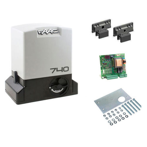 740 comprende:</br>un motoriduttore elettromeccanico con apparecchiatura elettronica 740D</br>encoder per sicurezza antischiacciamento</br>pignone per cremagliera</br>due chiavi di sblocco</br>piastra di fondazione</br>magnetici di finecorsa.</br>
