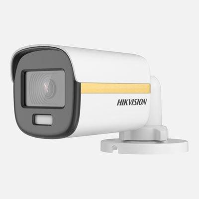 Mini Bullet Turbo HD ColorVu 3K (2960x1665), PAL/NTSC, Immagini a colori 24/7, </br>in contenitore per esterno IP67, Led a Luce bianca fino a 20 m, Sensore 1/1.8" </br>3K High Performance CMOS, sensibilità 0.0003 Lux F1.0 con AGC attivo, 0 Lux con </br>Luce bianca, Ottica fissa 2.8 mm. Supporta 3D DNR, WDR 130 dB, BLC, HLC, dati Up</br> to Coax con HIKVISON-C., Alimentazione 12 Vcc, Temperatura di esercizio da -40 </br>°C / 60 °C.</br></br>