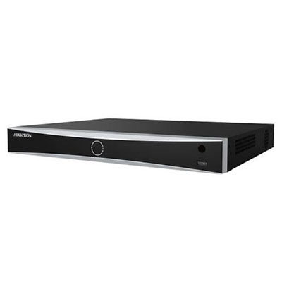 NVR 32 ingressi IP con 16 Porte POE. Risoluzione dei canali IP sino a 12Mpixel </br>,banda totale 456 Mbps ,Formati H.265/H.265/H.264/H.264, Supporta 1 uscita </br>audio/1 ingresso audio, Supporta 16 ingressi d'allarme/4 uscita, canale voice </br>talk, supporta 1 uscita video HDMI (4K), 1 uscita video VGA (FullHD), 1 uscita </br>video HDMI (FullHD), 1 uscita video CVBS, 2  USB 2.0, 1 x USB 3.0, Scheda di </br>rete 2  Ethernet 10/100/1000 Mbps, web server multibrowser, sino a 4HDD SATA da</br> 8TB cadauno, alimentatore 100 a 240VAC, consumo 300W, temperatura di esercizio </br>da -10°C a 55°C. Playback sincronizzato 16ch. Smart Features: Line Crossing, </br>Intrusion Detection, Smart Search, Smart Playback. Deep Learning: 4ch </br>Human&Vehicle Detection/Search.</br>1HDD DA 2TB INCLUSO (SPECIFICO PER APPLICAZIONI DI VIDEOSORVEGLIANZA) INSERITO A</br> BUNDLE</br>