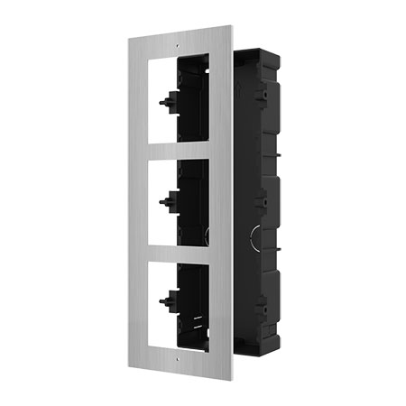 Accessorio per postazione da esterno modulare, montaggio a incasso. Include 1 </br>cornice e 1 pannello frontale per 3 modulo.</br>