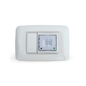 Mini torcia estraibile ad incasso versione standard serie HP50.</br>Batteria Li-Ion 3,7V0,65Ah.</br>Durata 3-6h. Permanente (SA).</br>Colore telai bianco. IP40.</br>Completa di kit adattatori per installazione sulle maggiori serie civili.</br>