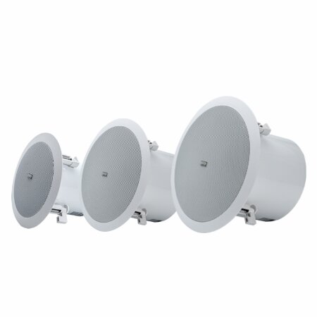 <strong>Plafoniera HI-FI 2-vie 20 W per sistemi d'allarme vocale </br>EN54-24</strong></br></br>La plafoniera C51HF/20-EN - caratterizzata da un altoparlante con cono da 5,25" </br>e da un tweeter da 1"- è costruita con corpo in ABS autoestinguente e con </br>calotta e griglia in metallo. Adatta per la posa ad incasso in controsoffitto, è</br> dotata di un fusibile termico integrato protetto, di un trasformatore a 100V </br>per il collegamento tramite morsetto alle linee a tensione costante e di un </br>commutatore a rotazione che consente di regolare agevolmente la potenza in </br>uscita. È inoltre disponibile il collegamento a bassa impedenza (8 O). Questa </br>plafoniera fornisce una resa sonora eccellente ed un'ottima intelligibilità del </br>parlato, oltre ad una potente riproduzione musicale. Ideale per l'installazione </br>in spazi ampi come scuole, hotel, aeroporti e sale conferenze.</br>
