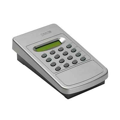 La centrale CS2100 per la configurazione di sistema e le varie operazioni di </br>controllo, necessita almeno di una console CL2100-G (massimo quattro).</br>Questa unità consente la programmazione e la completa gestione della </br>discussione, della votazione e, se richiesto, l'attivazione fuori coda di una </br>postazione oratore (B2100-DG e/o B2080-DG).</br>Il display LCD retro-illuminato riporta le indicazioni dello stato dei microfoni</br> (identificativo numerico del microfono attivo, del prossimo di turno ed il </br>numero di oratori in attesa) e il risultato della votazione (totale Astenuti, </br>Favorevoli e Contrari).</br>Doppia presa RJ45 posteriore (IN/OUT) per la connessione diretta alla centrale o</br> in cascata con le altre postazioni.</br>La console dispone di tutti i comandi necessari per un facile ed immediato </br>utilizzo (tastiera numerica 0-9, tasto per la selezione della modalità di </br>conferenza, tasto di inizio/chiusura della votazione, tasto di avanzamento della</br> discussione, tasto di menu per la scelta della lingua, la selezione del tempo </br>d'intervento in modalità automatica ed il richiamo delle funzioni di servizio).</br>