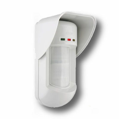WatchOUT eXtreme DT con 2 canali MW, 2 canali PIR,</br>Antimascheramento e dispositivo antiavvicinamento. Include lenti per copertura a</br> barriera, lunga portata, discriminazione animali e snodo standard.</br>2 canali MW e 2 canali PIR</br>Copertura di 90° per 15 m o di 5° per 23 m</br>Altezza di installazione da 1,0 m a 2,7 m</br>Discriminazione animali alti fino a 70 cm</br>Tecnologia di Correlazione Digitale  DCT: grazie a due canali PIR ad ottica </br>separata sono rilevati soltanto gli oggetti che generano un segnale simile e </br>correlato in entrambi i canali PIR, eliminando i falsi allarmi dovuti ad animali</br> domestici e brusche variazioni di temperatura</br>Ampia gamma di staffe orientabili per le applicazioni a parete, su palo o a </br>barriera</br>Funzioni di controllo e diagnostica avanzate</br>MW Anti-collisione" per installazioni adiacenti di rivelatori</br>Tettuccio e grado di protezione IP65 contro gli agenti atmosferici</br>Novità Antimascheramento analitico con IR attivo e funzione antiavvicinamento.</br>Il dispositivo Anti avvicinamento genera un allarme prima del mascheramento o </br>danneggiamento del rivelatore.</br>
