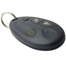 <strong>TELECOMANDO 4 TASTI ROLLING CODE</strong></br>Il telecomando unidirezionale a 4 canali di RISCO ha quattro pulsanti che </br>rappresentano ciascuno un canale separato che può essere programmato per </br>controllare qualsiasi risposta in ingresso di zona. Questa funzione consente </br>molteplici azioni tra cui l'inserimento e il disinserimento del sistema di </br>allarme o l'inserimento e il disinserimento di ogni singola partizione con un </br>pulsante dedicato. Un'altra applicazione è la possibilità di attivare diverse </br>uscite da qualsiasi pulsante per azionare gli elettrodomestici. E 'inoltre </br>possibile programmare un pulsante per inviare un allarme antipanico. I </br>telecomandi possono essere montati su un portachiavi o indossati come ciondolo </br>sul cordone di nylon in dotazione.</br></br><strong>CARATTERISTICHE:</strong></br></br>-4 canali programmabili</br>-Formato tascabile per montaggio portachiavi o pendente</br>-Indicatore LED di batteria scarica e trasmissione</br>-Compatibile con i sistemi RISCO: Agility, WiComm, WiComm Pro, ProSYS, </br>LightSYS , Nova</br>-Nome del modello: RP128T4RC</br></br><strong>SPECIFICHE TECNICHE:</strong></br></br>-Frequenza: 868,65 MHz</br>-Tipo di batteria: CR2430, batteria al litio da 3 V</br>-Durata tipica della batteria: 3 anni</br>-Consumo corrente: 1µA</br>-Intervallo di temperatura: 0°  50°C (32°  122°F)</br></br>